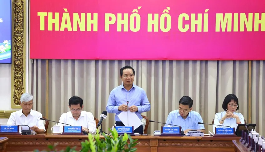 Chủ tịch UBND TP.HCM Nguyễn Văn Được cùng Thường trực UBND TP.HCM chủ trì phiên họp. Ảnh: TTHC