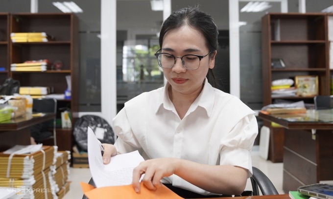 Công chức làm việc tại bộ phận một cửa, Trung tâm Hành chính TP Đà Nẵng, tháng 3/2025