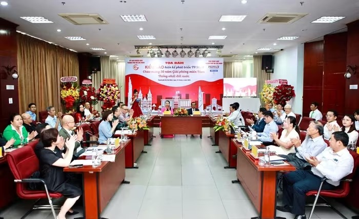 Quang cảnh tọa đàm. Ảnh: NGUYỆT NHI.