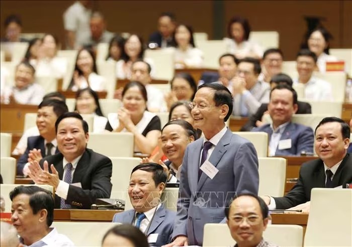 Chủ tịch Tập đoàn Geleximco Vũ Văn Tiền phát biểu tại điểm cầu chính Hội trường Diên Hồng, Nhà Quốc hội. Ảnh: Phương Hoa/TTXVN