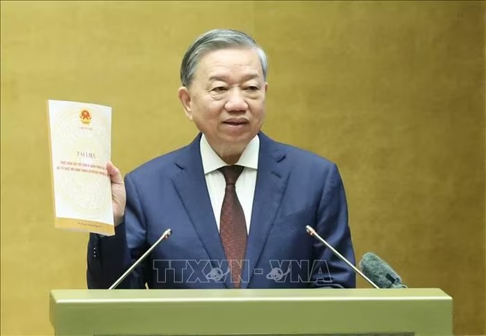 Tổng Bí thư Tô Lâm phát biểu chỉ đạo Hội nghị toàn quốc quán triệt, triển khai thực hiện Nghị quyết Hội nghị lần thứ 11 Ban Chấp hành Trung ương Đảng khóa XIII, tại điểm cầu Trung ương. Ảnh: Thống Nhất/TTXVN