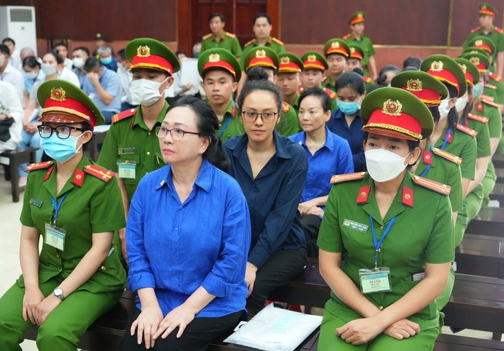 Bà Trương Mỹ Lan và đồng phạm tại phiên tòa phúc thẩm vụ án giai đoạn 2 - Ảnh: HỮU HẠNH