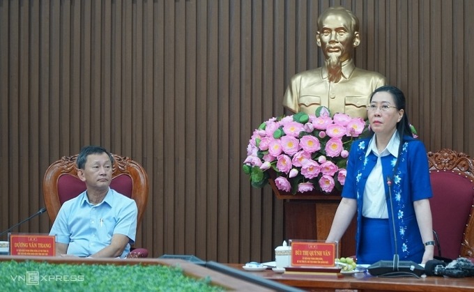 Bí thư Tỉnh ủy Quảng Ngãi Bùi Thị Quỳnh Vân (phải) và Bí thư Tỉnh ủy Kon Tum Dương Văn Trang tại hội nghị, chiều 11/5. Ảnh: Phạm Linh