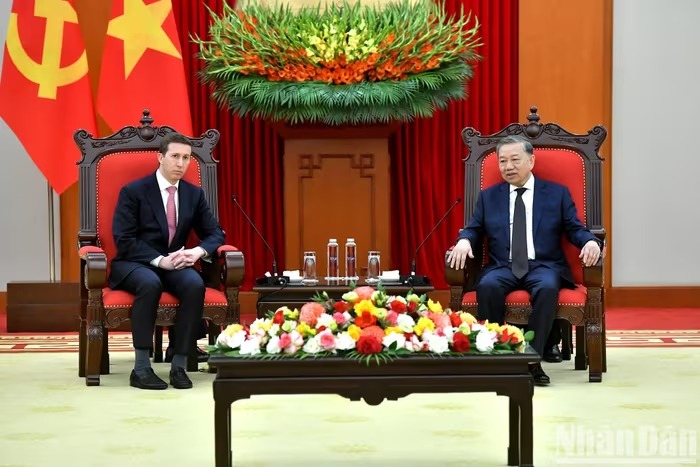Tổng Bí thư Tô Lâm và ông Jeffrey David Perlman, Tổng Giám đốc Quỹ đầu tư Warburg Pincus (Hoa Kỳ).