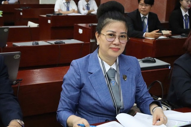 Luật sư Nguyễn Thị Huyền Trang bào chữa cho bà Trương Mỹ Lan tại phiên tòa phúc thẩm.